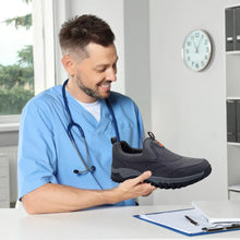 Lade das Bild in den Galerie-Viewer, OrthoMotion - Orthopädischer & rutschfester Schuh für spürbare Entlastung – Unisex