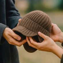 Lade das Bild in den Galerie-Viewer, Fjordwarm – Skandinavische Wintermütze mit Ohrenschutz | Unisex-Einheitsgröße